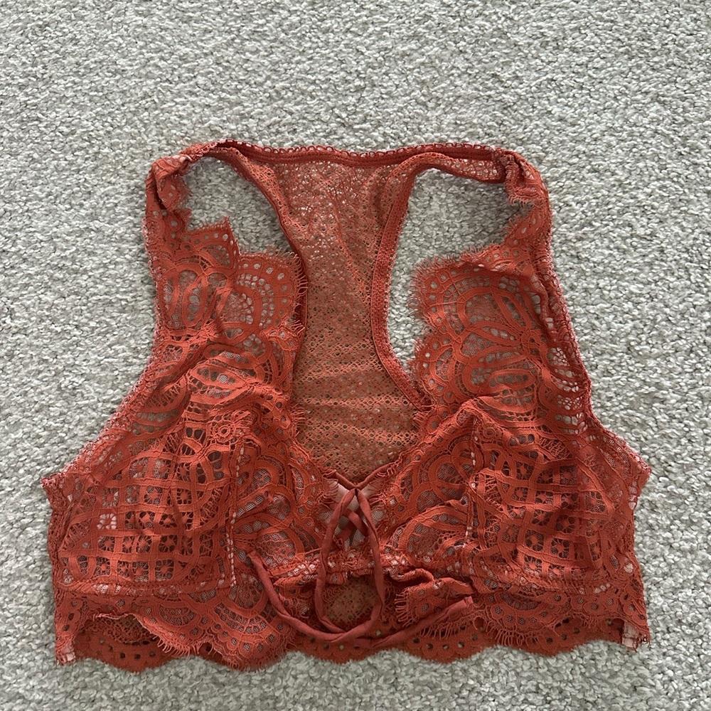 ✨✨Bundle any 2 bras for $25!✨✨
Victoria's Secret Copper Lace Bralette.